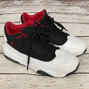 Boys 5.5y Jordans